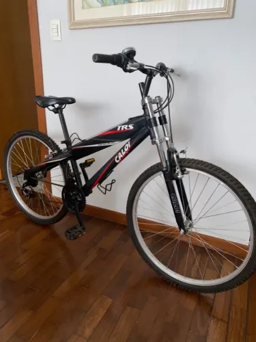 Bicicleta Caloi TRS Aro 26 - 21 marchas - Semi nova.