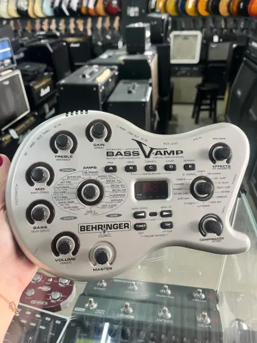 Pedaleira Bass Vamp Behringer