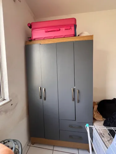 Guarda-Roupa Semi Novo