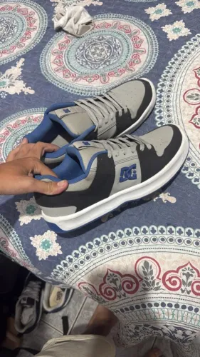 Tenis DC