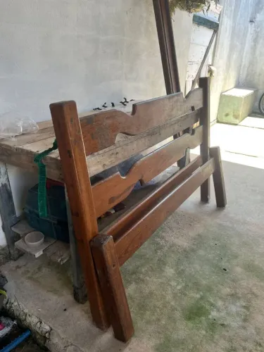 Cama de Madeira Maciça de Casal
