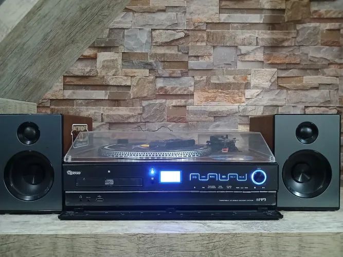 SOM ARIA RAVEO TOCA DISCOS ,CD,HI FI ,BLUETOOTH EXELENTE MODERNO.