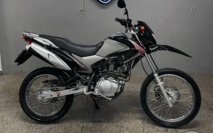 Honda Nxr Bros 150 ESD completa em dia.