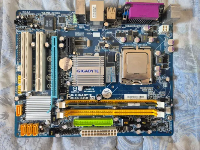 Placa mãe + Processador + Memória + Cooler