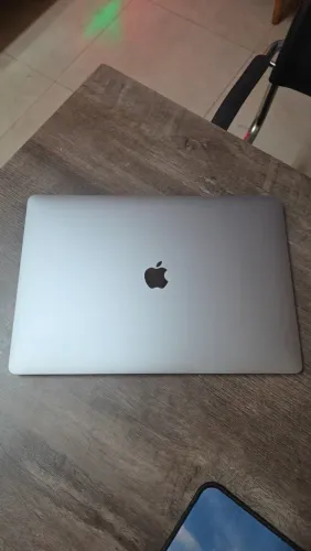  Oportunidade MacBook Pro 16 A2141 Core i7 16GB SSD 512GB 16" 4K AMD Dedicada 4GB Garantia