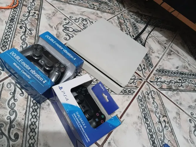 Vendo ps4 logo top na caixa