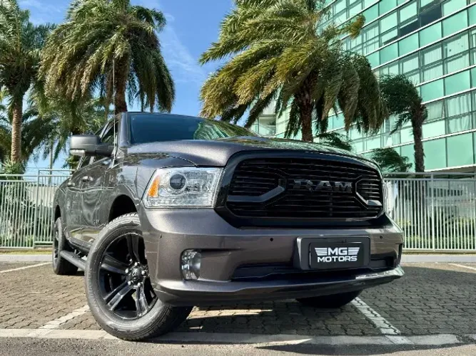 Ram Classic Laramie Night Edition 5.7 V8 16V Gasolina 4X4 Aut. 2023