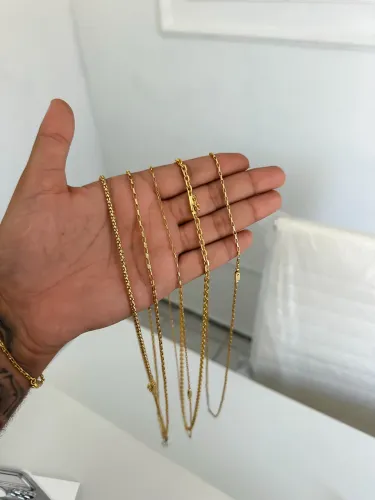 Correntes banhadas a ouro