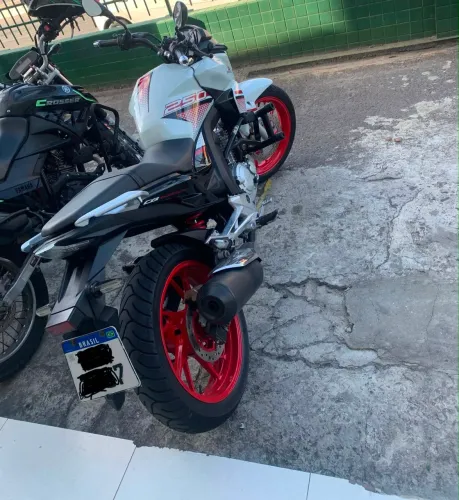 Moto Twister 