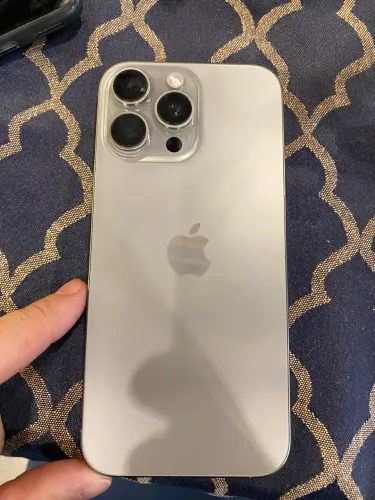 Vendo iPhone 16 pro max 256 g com 9 meses de uso .