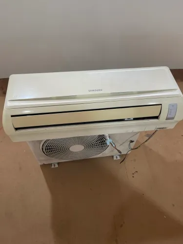 Ar condicionado 9.000 Btu , funcionando todas funções.