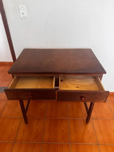Escrivaninha em sucupira