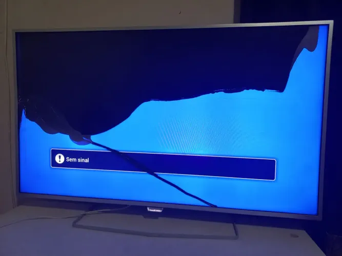 Vendo TV Philips 49 com defeito, tira peça 