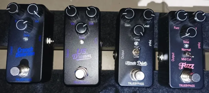 Pedais de drive para guitarra/baixo