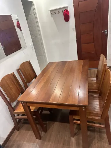 Mesa de madeira 4 cadeiras