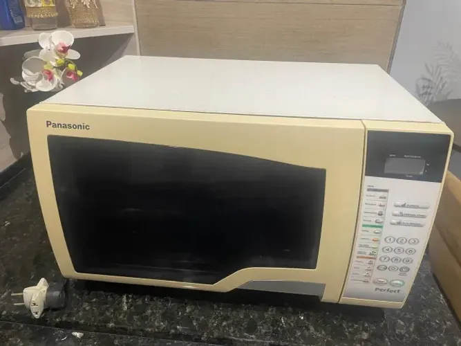 Forno microondas Panasonic 23 litros