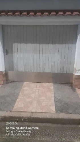 Portões de madeira (ipe cumaru) usados. - 500 reais. Aceito proposta, desde que coerente.