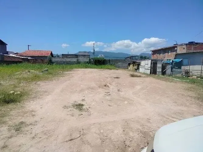 TERRENO ATERRADO NO GOLFINHO