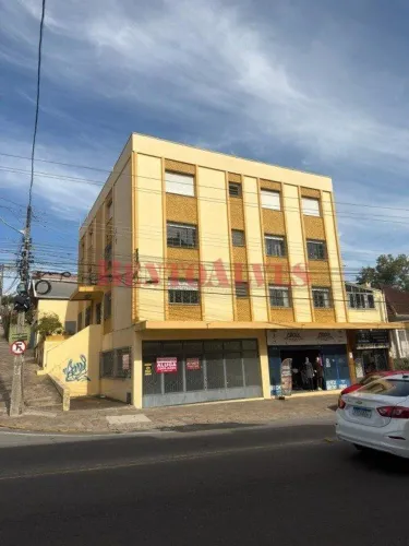 Excelente loja térrea de esquina com bom fluxo de veículos e fácil acesso ao Centro. Possu