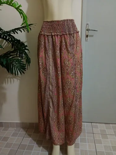 Pantalona estilosa ?com estampa vibrante e perfeita para looks cheio personalidade 