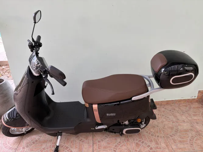 Scooter com 4km Rodados (Novíssima)
