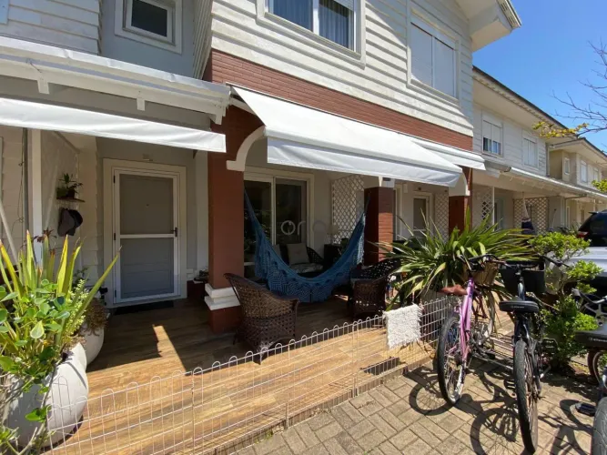 Casa Mobiliada à Venda no Condomínio Pacific, Xangri-lá  Pronta para Morar, com 02 dormitó