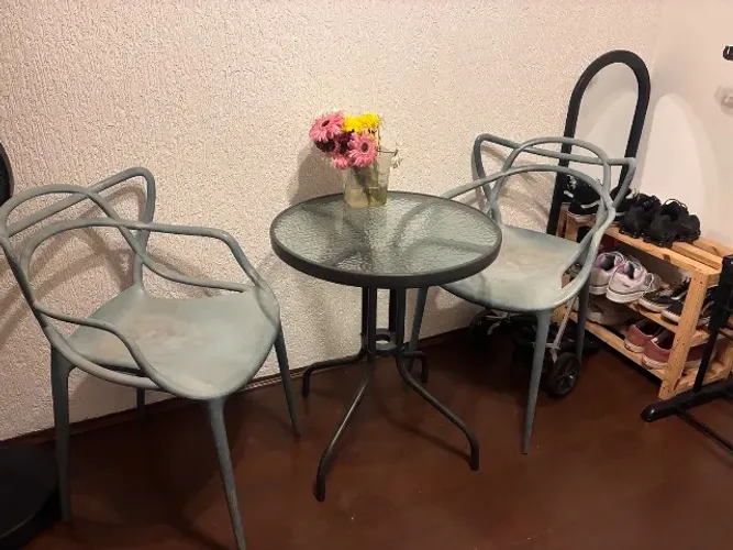 Mesa com 2 cadeiras