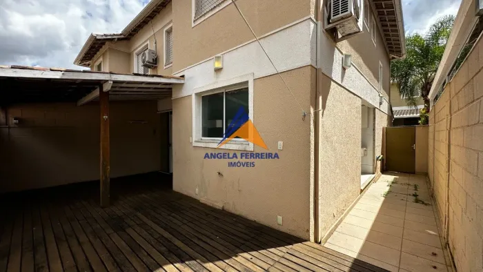 VENDO - CASA EM CONDOMÍNIO - Casa Duplex de aproximadamente 140m² à Venda 4 Quartos, 1 Suí