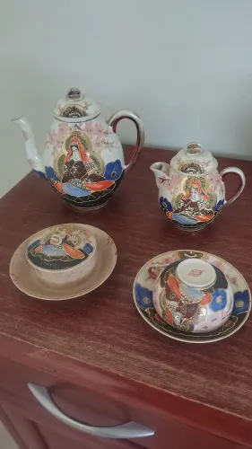 Conjunto de louça japonesa