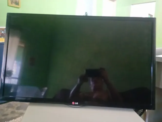 Tv LG 32 polegadas com defeito.