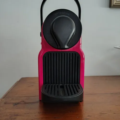 Cafeteira Nespresso semi nova