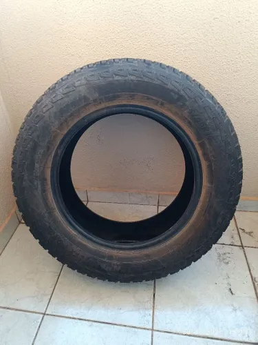 Pneu Michelin 215 65 R16 LTX Force 98T