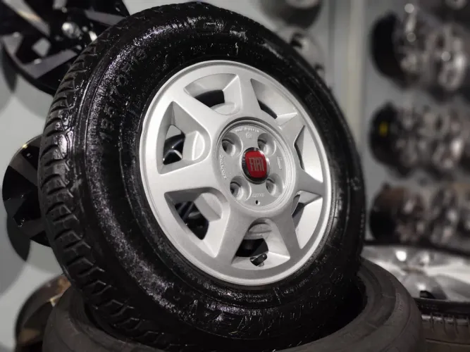 Rodas aro 13" Originais Fiat+ Pneus 185/70 R13"- Aceito Cartão