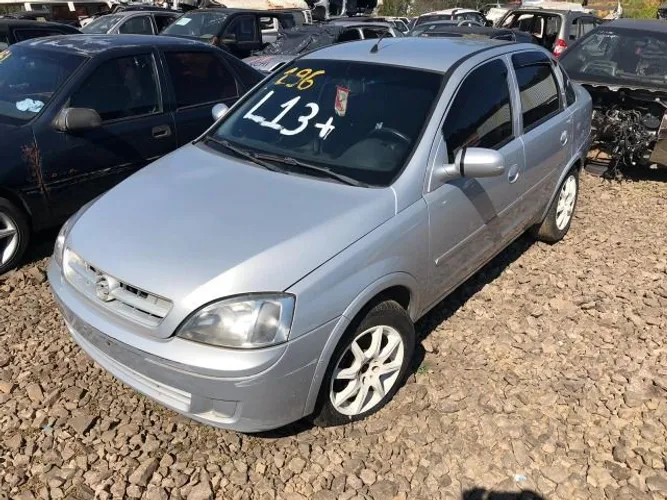 Sucata GM Corsa Sedan 1.0 71cvs Gasolina 2003 retirada somente em peças