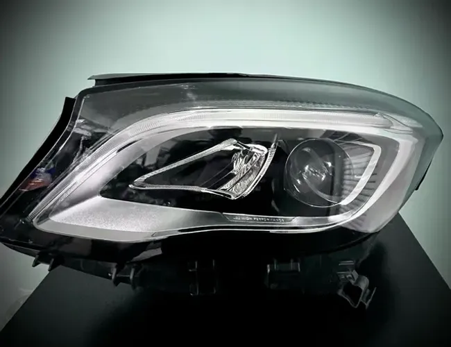 A1569066900 Farol esquerdo Mercedes GLA 200 250 ( SUCATA Mercedes )