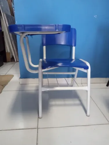 Cadeira escolar infantil em polipropileno