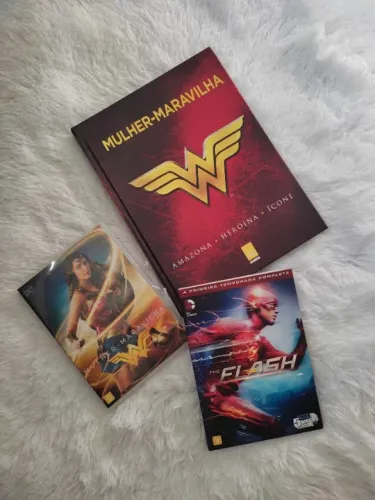 Livro Mulher Maravilha - Amazona, Heroína, Ícone (Edição de Luxo Omelete) + DVD Box The Fl