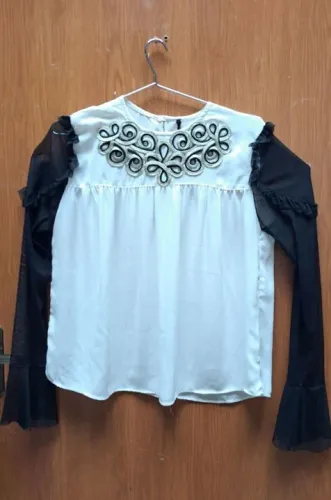 BATA G PRESSAGE COM TENCEL EM CREPE E TULE COM ELASTANO. bordada.