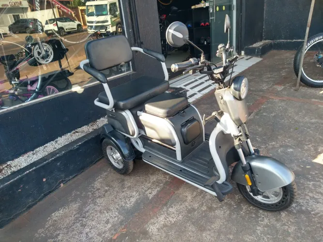 Triciclo elétrico 