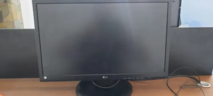 Monitor LG 22 c/ Ajuste Vertical Horizontal 22MP55PJ-G Led Full HD HDMI Base Elevatória