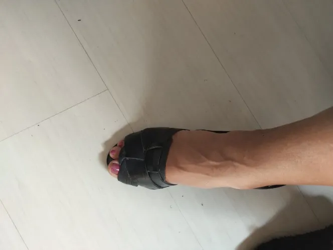 Peep toe, em couro legítimo. Tam 39. 