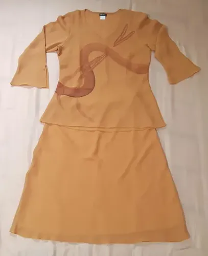 Conjunto feminino de Bata e Saia 