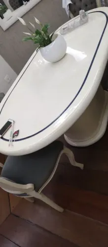Mesa de jantar de madeira maciça