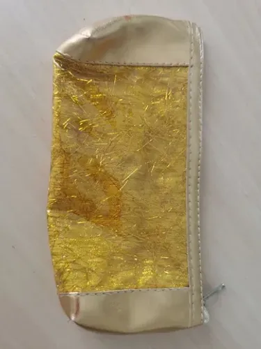 Bolsinha dourada