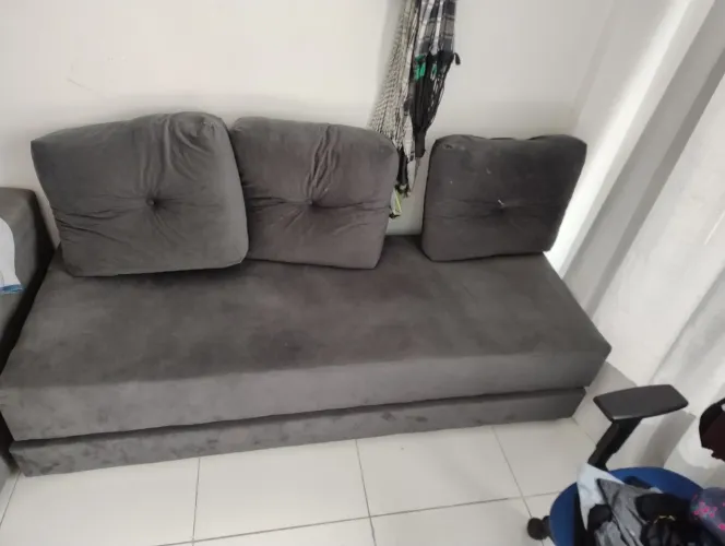 Vendo ou Troco - Sofá Cama cinza confortável para 3 lugares