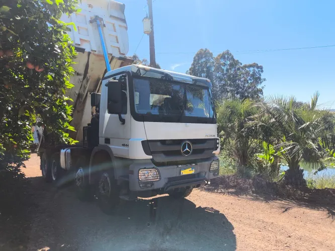 Caminhão actros 4844 8x4 20m³