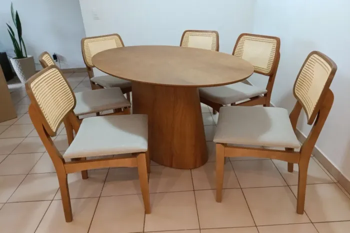 Mesa oval 160x90 laminado com 6 cadeiras Bella 