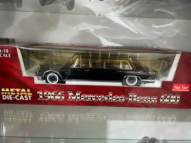 Miniatura Mercedes Benz 600 Limosine 