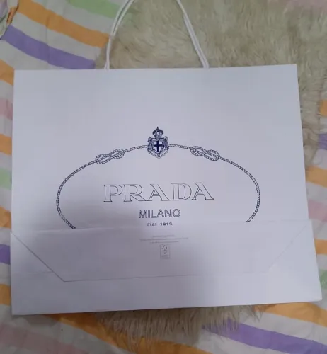 Sacola papel Prada desapego
