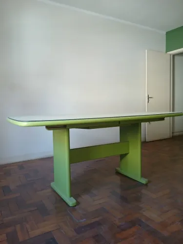 Mesa de Jantar Madeira Maciça Verde  180cm X 90cm aberta 230cm X 90cm  com vidro de 